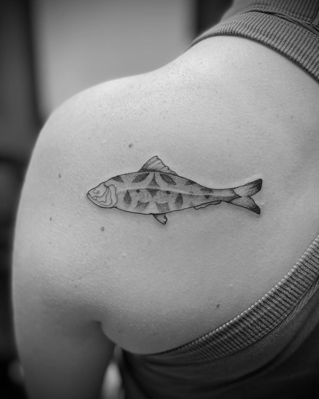 For Anna, by Thomas • @thomassomebody •
.
.
.
.
.
.
.
.
.
#tattooshop #tattoocollector #tattooartist #redhouseirons #thomassomebody #newhampshire #keenenh #downtownkeene #smallbusiness #shopsmall #illustration #dotwork #fineline #fish #fishtattoo