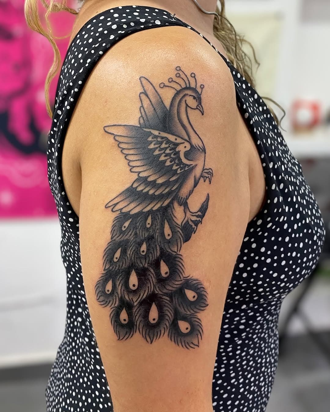 Clássicos são sempre bem vindos! 
Pavão pra amiga Bia. Muito obrigada pela confiança xuxu ✨👯‍♂️

Orçamentos e agendamento através do Whatsapp (link no perfil) 

.
.
.
#peacock #peacocktattoo #oldschooltattooflash #classictattoo #tatuagemtradicionalbr