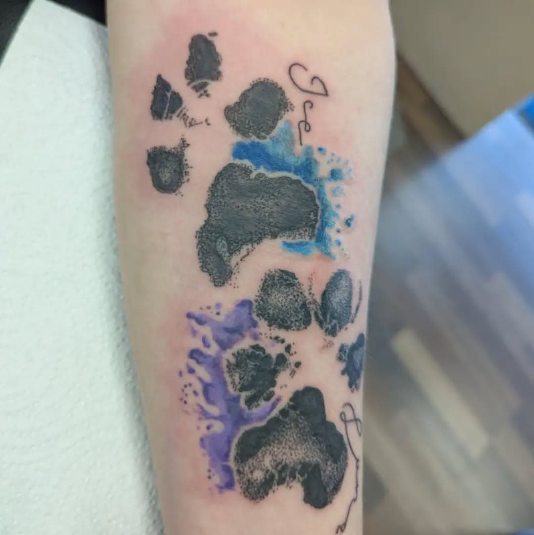 Starting off the week with this beautiful pawprint design.
#tattoo #tattoos #inked #ink #alternative #art #tattooartist #tattooart #tatttoolife #tattooing #tattooist #tattooideas #tattoostyle  #instatattoo #tattoostudio #tattooshop #tripleacetattoostudio #Bedford #bedfordtattooist #tattooinspiration #inkoftheday #tattootuesday #armtattoo #memorialtattoo #dogprinttattoo #pawprinttattoo #humansbestfriend #watercolourtattoo