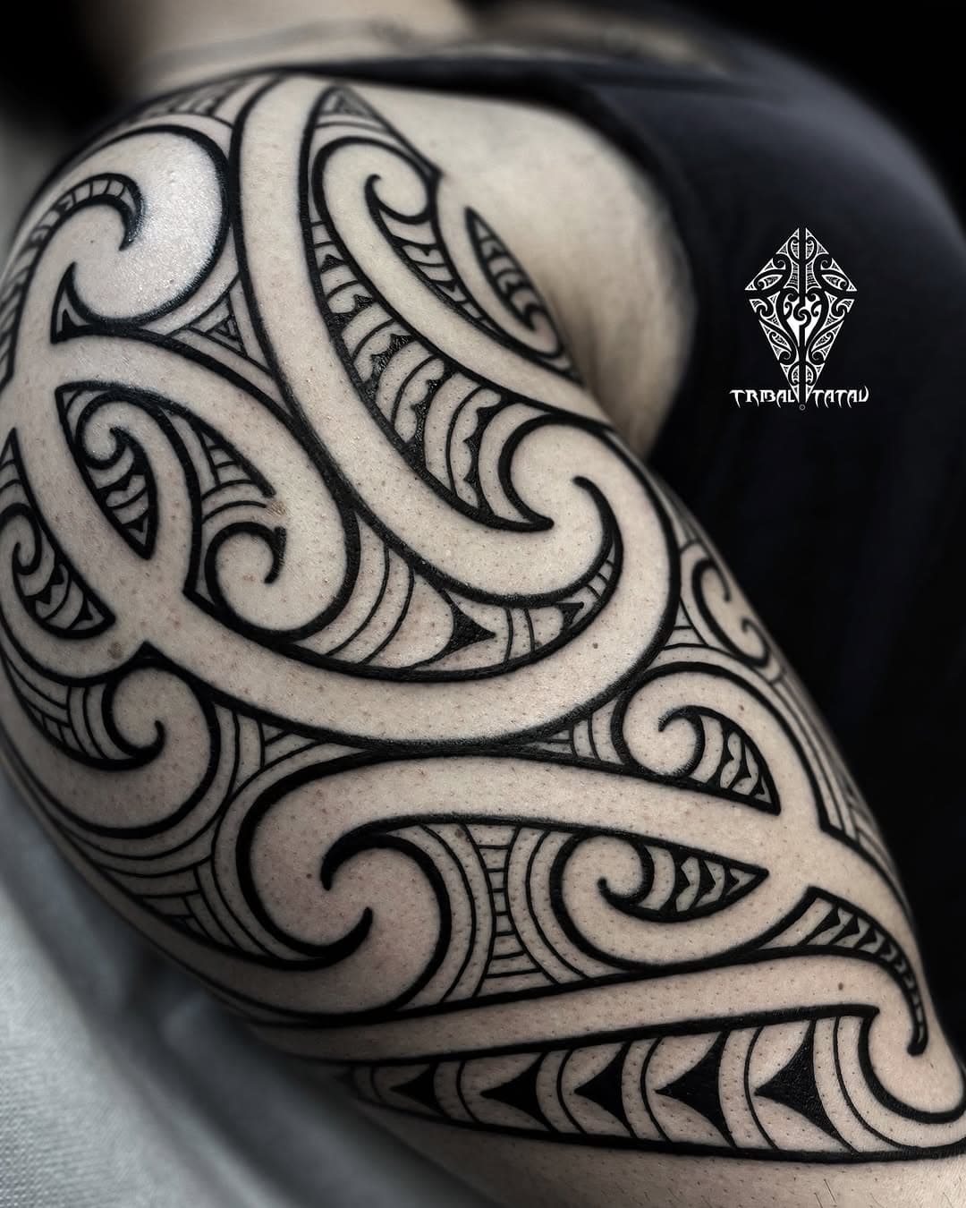 Details…
Freehand work!!!
TRIBAL TATAU 

#bestpolynesiantattoo #maori #maoritattoo #maoriart #māori #maorí #maoridesign #newzealand  #inkjecta #tattooenergymagazine  #bolognatattoo #alessandroolivierotattooist #tribal #tribalart #tribaltatau #tribaltattoo #tribaltattoos #tribaltattooers #veronatattoo #freehand #freehandtattoo #details #tatau #tattoo #tattoos #tattooart #emiliaromagna #iltatuaggioitalia #modenatattoo #formigine