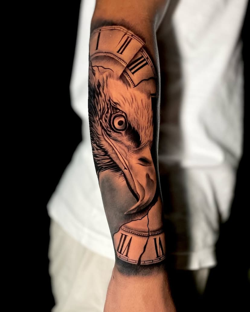 🦅 🕰️ Fechamento da área externa do antebraço.
#aguiatattoo #realismotattoo #tatuagemrealista #blackngreytattoo #animaltattoo #tatuagemmasculina #pretoecinzatattoo #bh #belohorizonte #belohorizontemg #bhenois #portoseguro #arraildajuda #trancoso #toatoa #axemoi