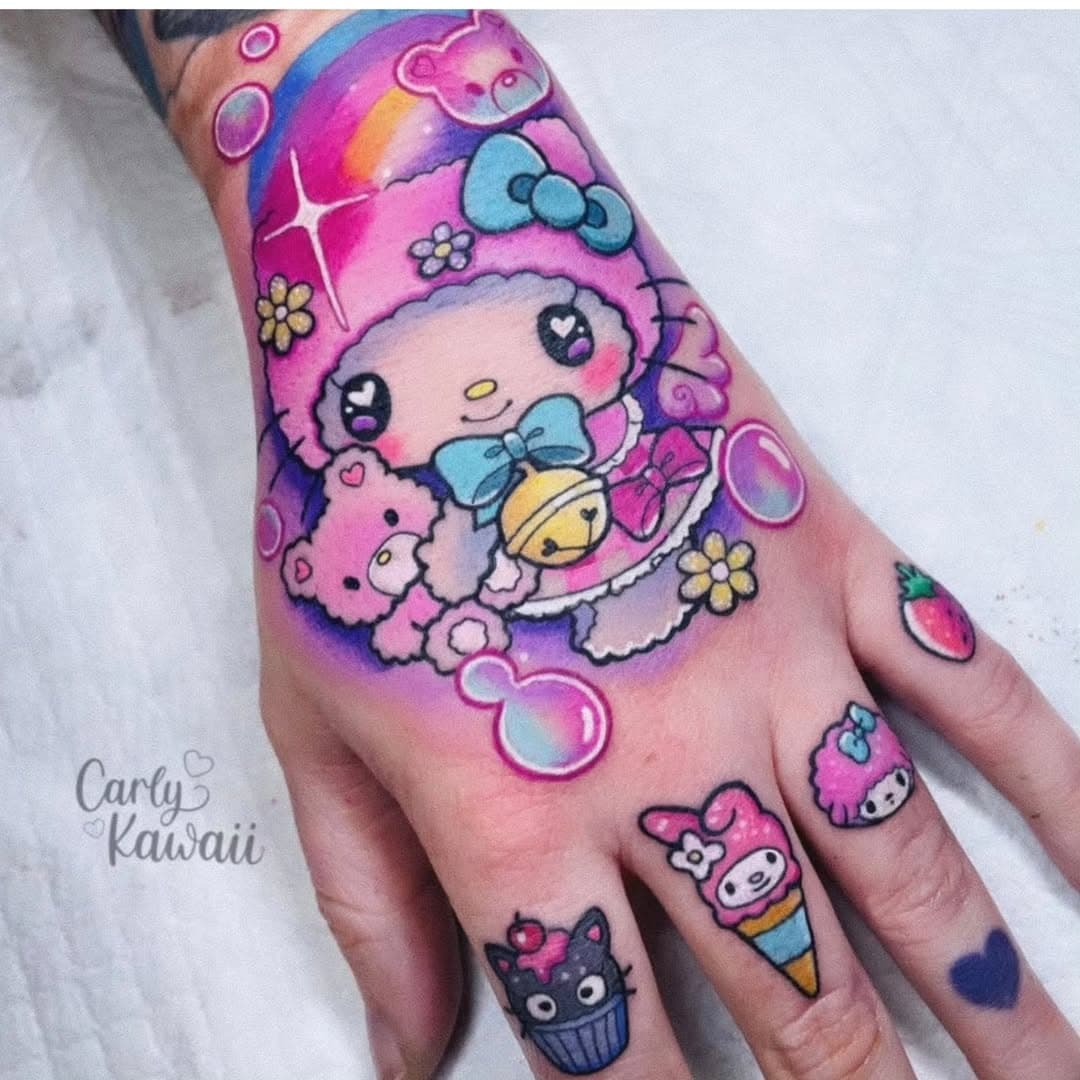 Fluffy Hello Kitty 💖💖 one of my favourites on bb @dolceonyx

I love, love, love tattooing hands!! Now is the perfect time to organise your hand tatties while you have a little time off over the holidays to heal them.. I recommend at least 2 days to rest and ice your paws before going back to work

Bookings - carly.kawaii@outlook.com