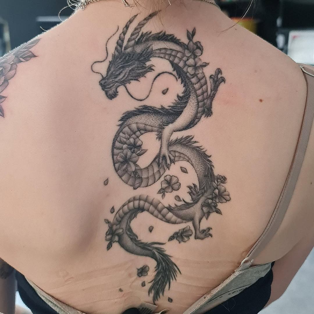 Managed to grab a Healed photo of this goldie 🤩 over a year Healed 

#healed #healedtattoo #art #artist #dragon #dragontattoo #chinesedragontattoo #banbridge #northernireland #ireland #spinetattoo #tattoo #tattooartist #tattooart #tattooideas #tattoodesign #tattoostudio #tattooinspiration