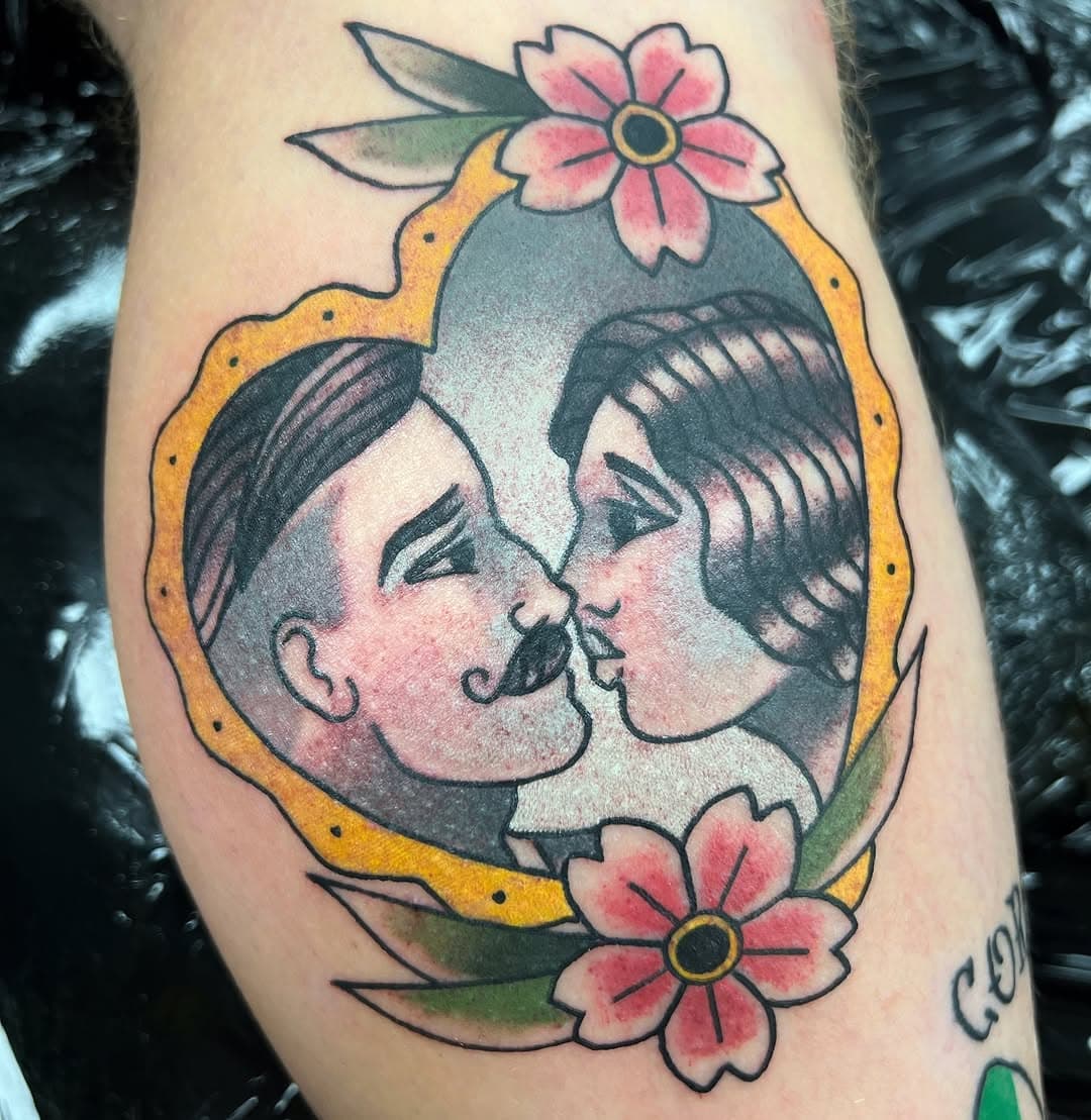 Trad banger for @weightlifting_bunda 

Sponsored by:
@yayofamilia & @nedzrotary 

#trad #traditional #tradtattoos #tattoo #oldschool #oldschooltattoo #ink #inked #art #heart #love #lovers #couple #colourtattoo #blackpool #uktattoo #uktta #yayofamilia #nedzrotary #empiretattoosandpiercings #flower #floral #classic #memories #nostalgia