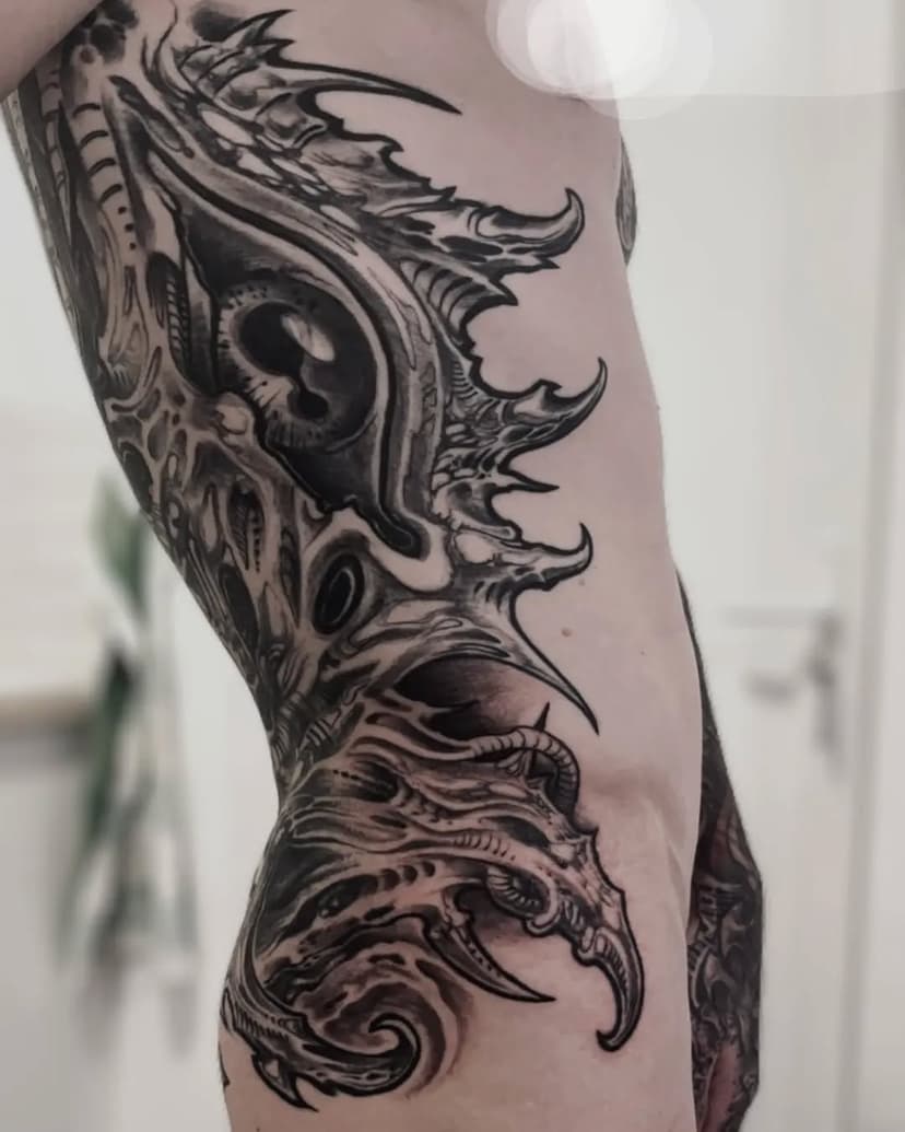 Flanc de Thomas #tattoo #biomech #darkart #lukdatura #thonon