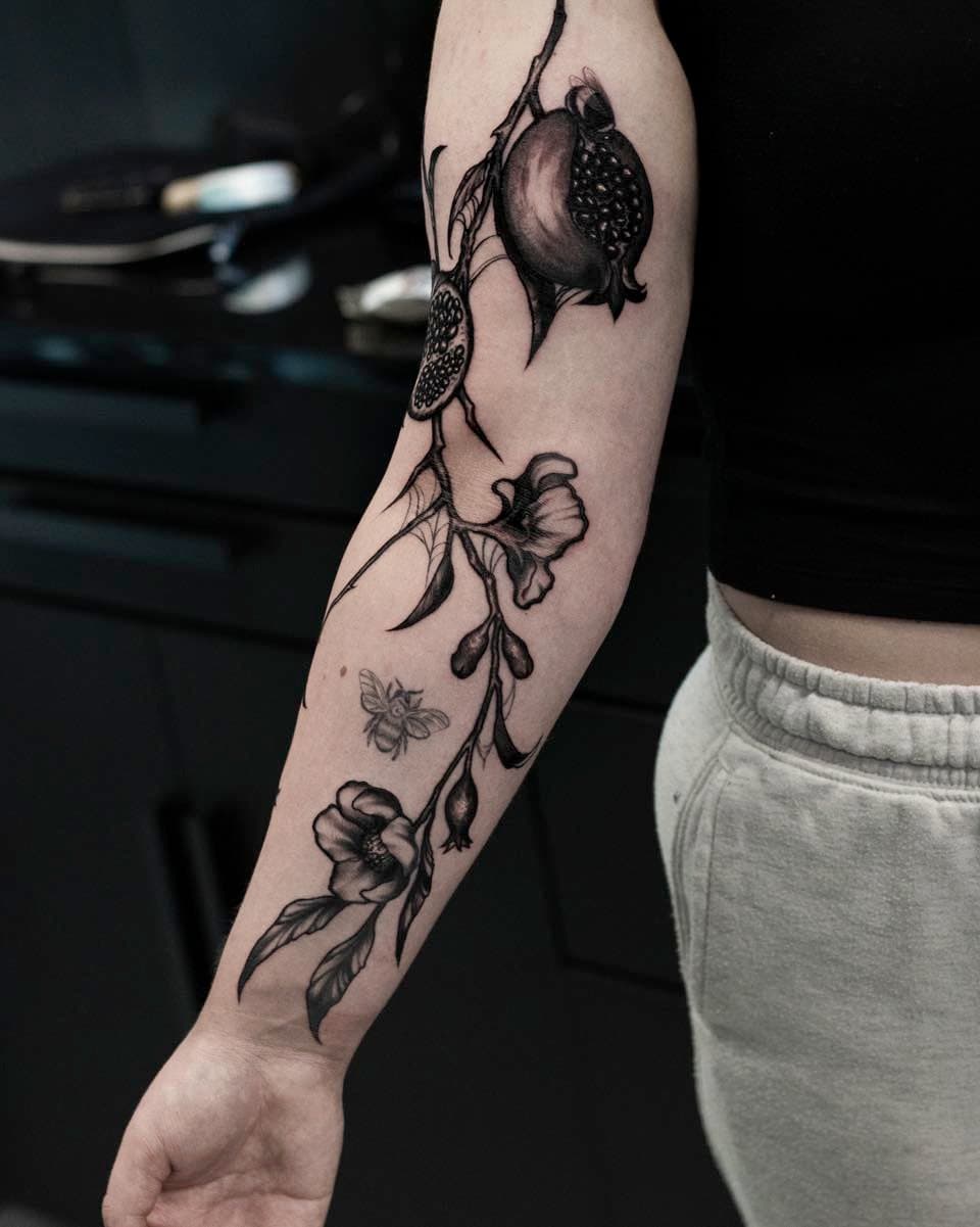 Pomegranate branch by @saintthornstattoo 

Last two available dates of the year with Sam are 19th & 21st! Message us with any enquiries

#sheffieldtattoo #blackworktattoo #blackandgreytattoo #pomegranatetattoo #fruittattoo #botanicalart #botanicaltattoo #floraltattoo