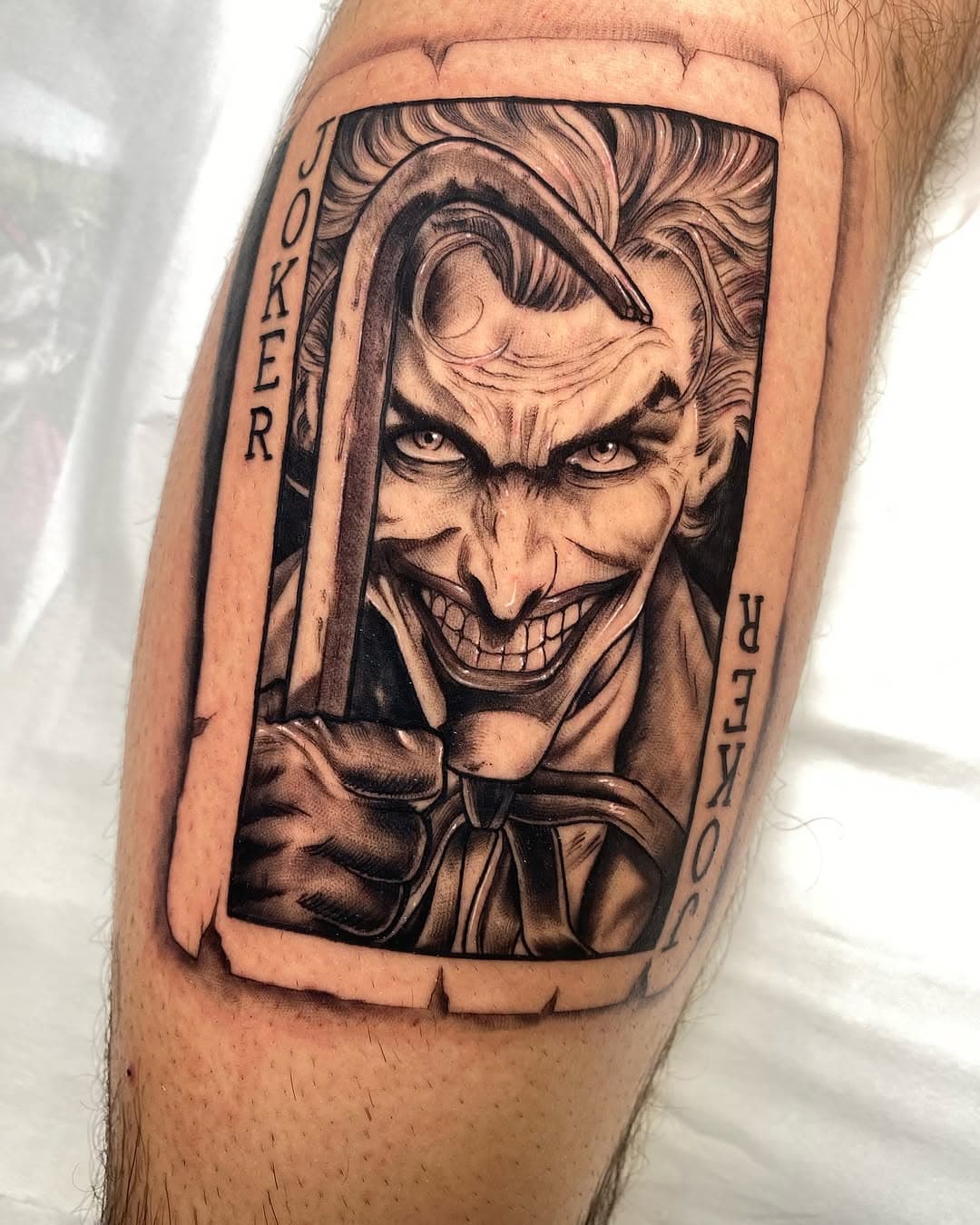 Joker para David, muchas gracias jefe!!! 👊😉.
Trabajitos así a parte de las letras son bien recibidos… seguimos por el barrio!!! 

Si estas interesado/a en algún curro...

•Contacto 646142504 (tlf & wsp)
 ⚜️ @realfamitattoo DM ⚜️
 
 ✖️REAL FAMI TATTOO✖️
Calle Getafe 9, Leganés. MADRID

#tattoo #tatuaje #realismo #portrait #art #batmantattoo #tattooist #ink #blackngreytattoo #realismtattoo #dc #realistic #jokertattoo  #comic #batman #joker  #marvel #realism #madriz #leganes #realfamitattoo #leganestattoo #madridtattoo