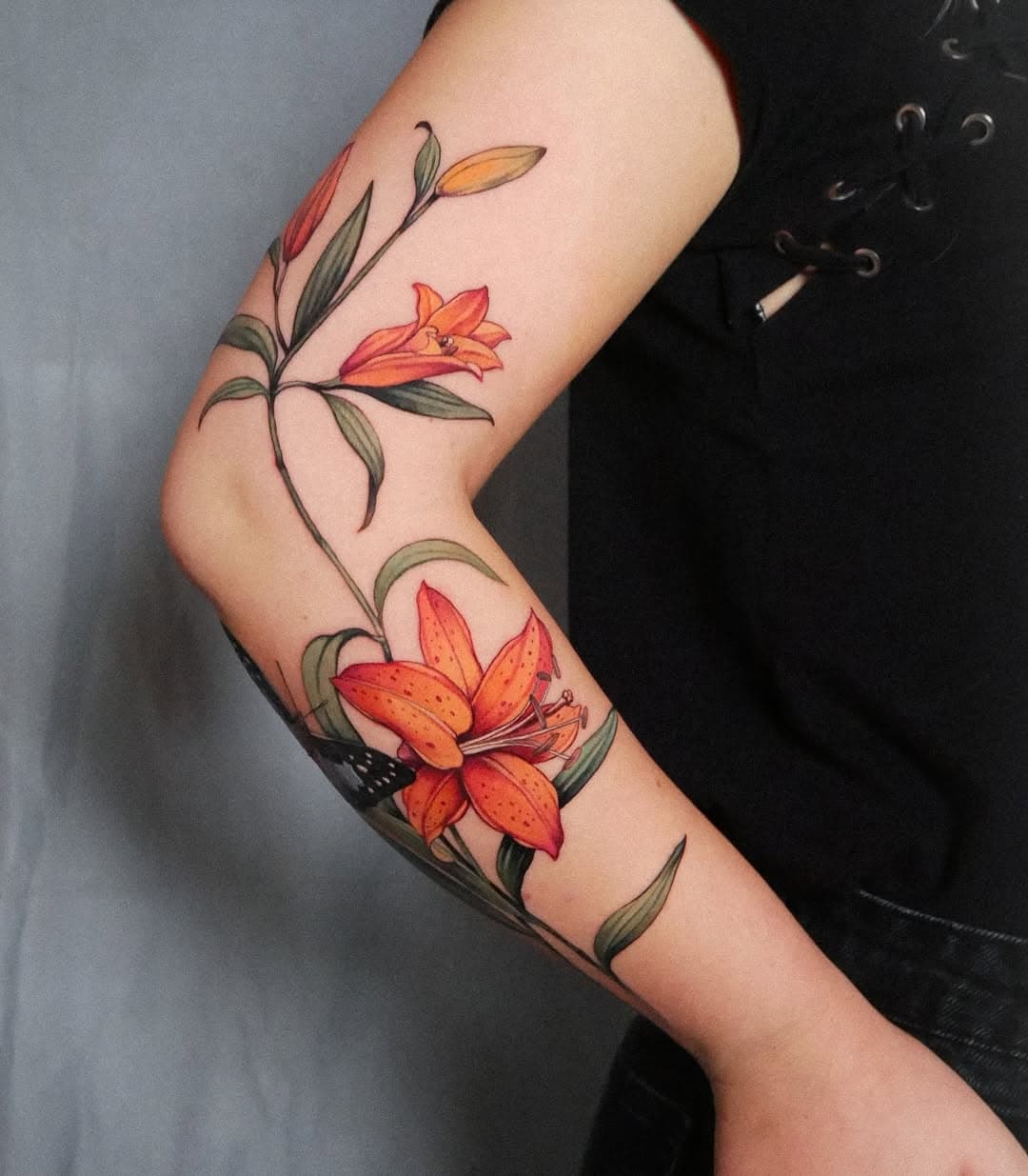 Warm tones

I have so many ongoing projects that I’m struggling to keep up with regular posts.
Hope you enjoy this collection of tattoos I’ve done!

done at @toivo.ttt 
sponsored by @dermalizepro @corporospo
using @kurosumitattooink @worldfamousink @fkirons

Bookings are closed
#botanical #botanicalart #tattooart #flowers #floral