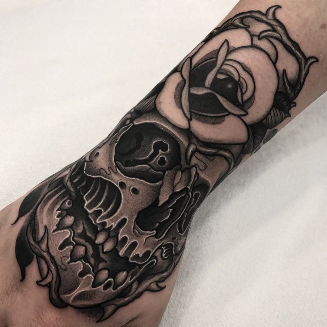 ▪️💀 Skull hand done at @sevenartstattoo thanks Carlos.

Done with @balm_tattoo  @ambitiontattoo_amz @electricinkeurope 

#tattoo #tatuaje #cooltattoos #tattoos  #tattoostyle  #neotrad #newtraditional  #neotradeu #skull #handtattoo #TattooSnob  #skull  #blackworktattoo #skulltattoo #whipshaded #TattooistArtMagazine #radtattoos  #blackandgreytattoo #neotraditionaltattooers #tattoo_art_worldwide #blackwork #neotraditionalspain  #work #thebestspaintattooartist #skinart_mag  #inkedmag #barcelona #anthonybarroscastro #figueres #girona #calella