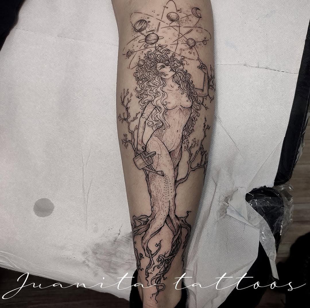 #juanitatattoos #tattoogirl #tattoolove #womantreetattoo #sketchtattoo #tattooitalia #tattoopassion