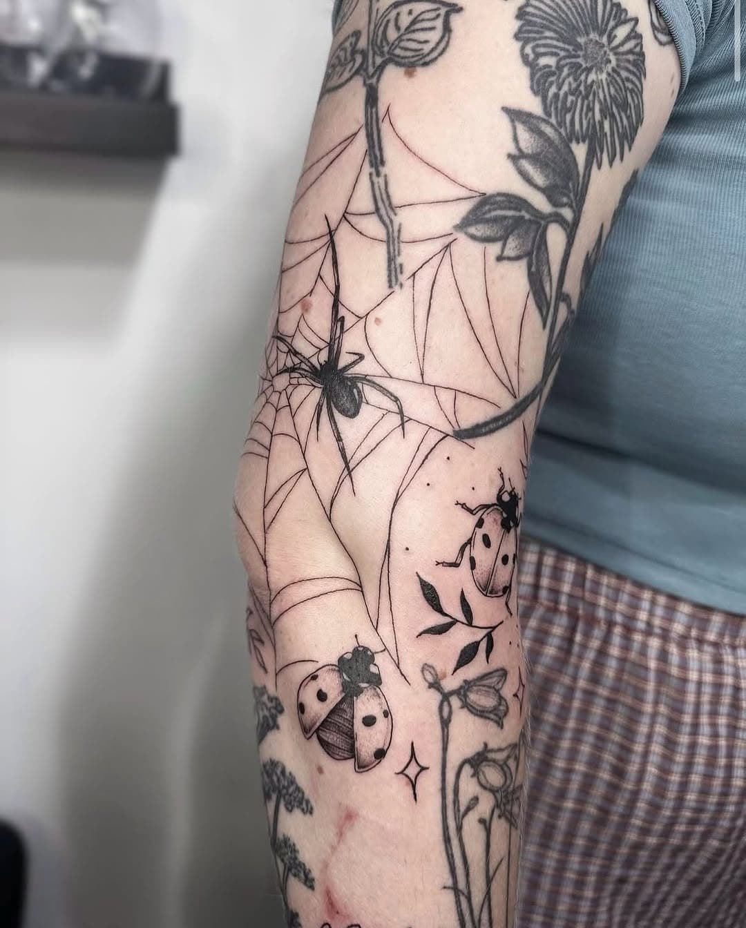 Recent work by @lucytattooz 🕸️
Check out the rest of her work 🖤