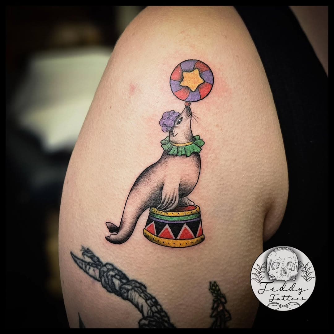 I would like to introduce yall to Simon the circus seal 
He just loves his fabulous job 💜 
Got to tattoo this cute seal on our piercer @brattypiercings 
.
.
.
#tattoo #tattoos #tattoodesign #tattooartist #dfwtattoos #dfwtattooshop #dfwtattoodesign #funtattoo #whimiscal #fun