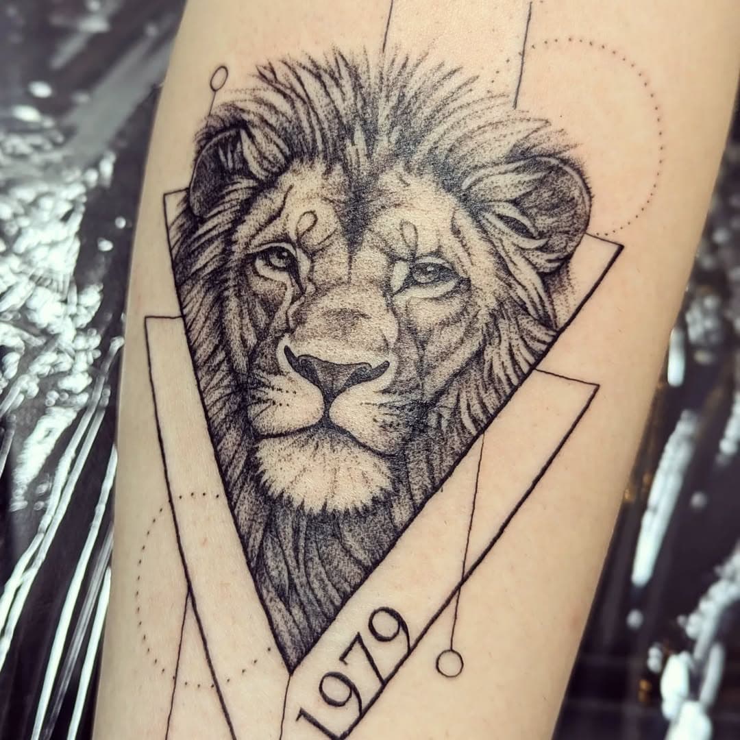 Tattoo von Olga - für Terminanfragen bei @raccoon_tattoo_ melden 🤗

Löwe 🦁 
#liontattoo #tattoolion #tattoostyle #tattrx #tattooart #tattoodesign #tattoobremen #bremen #brementattoo