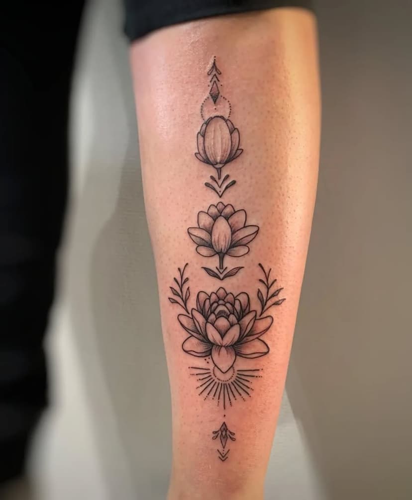 🪷Réalisé par @bobun_tattoo lors de sa dernière venue...

✨Prochaines disponibilités : les 12 et 13 décembre

#tattoos
#blackandgreytattoo
#flowertattoos
#tatouages
#flowertattoos
#floraltattoo
#finetattoowork
#finelinetattoo
#inkedwoman
#tattoolovers
#ornementaltattoo
#tattooshop
#guestspottattoo
#solidtattoo
#drawingtattoo
#evreuxtattoo