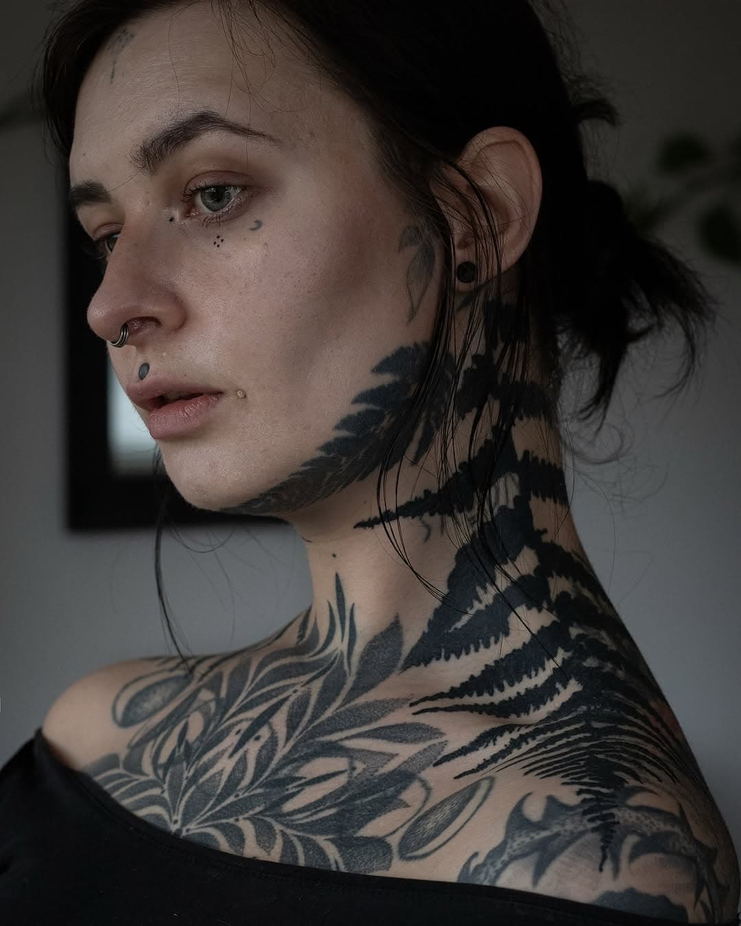 Growing 🌿

@nrk_fabi grew some more ferns on my skin 🖤
One step more on my ink journey supported by my love 🖋️

Winter is the perfect time to get tattooed, if you like to get an appointment with me for 2025, take a look on my tattoo page @fvcks.teufels.wild for all informations.
Hope you have a nice weekend 🐾
 
#fücksin #ferntattoo #botanicalblackwork #naturetattoo #fucksteufelswild