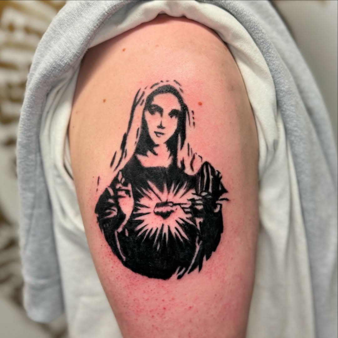 Done @wes_shaw03 #porvida #tattoo #tattoos #stockport #edgeley #manchester #stencilstuff #hondnaai #elgatonegrotattoocare #ink #tattoostyle #saviourtattoosupplies #mongreldave #ink #tattooartist #tatuajes #tattooing #vuilhond #uktta #blacktraditional #booksneverclosed