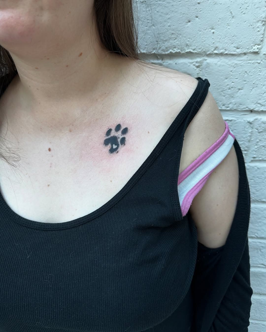 Just a sweet little kitty paw tattoo as a memorial for a beloved furbaby! 🖤 I’m always so honored to do such significant designs! 

#cattattoo #memorialtattoo #pawsome #pawtattoo #catlover #catlife #vegantattoo #veganfortheanimals