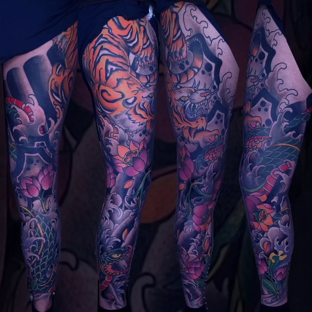 So much love to @synyr for asking me to walk a thousand miles with them on this leg sleeve, already miss you dude😭💓🙏 BEST GO ON N PACK A LIP!
Your dedication and trust will never be forgotten 
Thank you isn't enough you're the bestest.💓💓

#tattoo #tattoos #legsleeve @soothsayer.llc