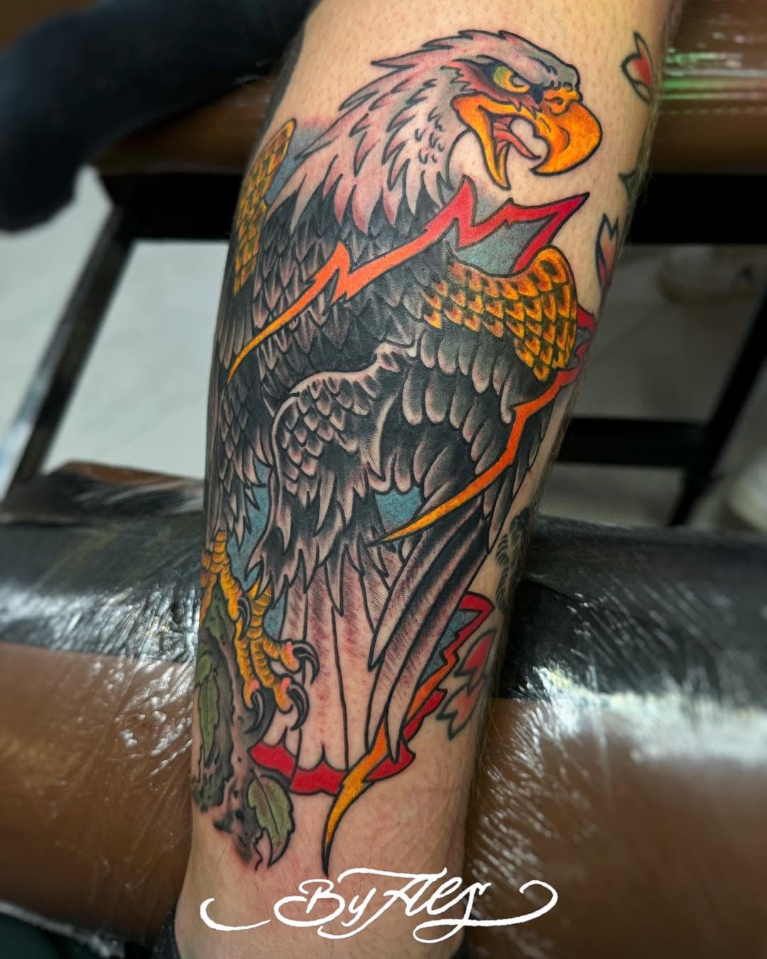 Angry Eagle for Daniele! Thanks as always for trust in me boy!
.
Done at @supreme.tattoo_byals 
.
Per info e appuntamenti:
☎️3497047546
📩info@supremetattoo.it
Or pass by the shop!
.
#americana #brighandbold #eagletattoo #legtattoo #tattoo #tattoos #tat #ink #inked #envywear #tattooed #tattoist #coverup #art #design #instaart #instagood #sleevetattoo #handtattoo #chesttattoo #photooftheday #tatted #instatattoo #bodyart #tatts #tats #amazingink #tattedup #inkedup #perugiatattoo