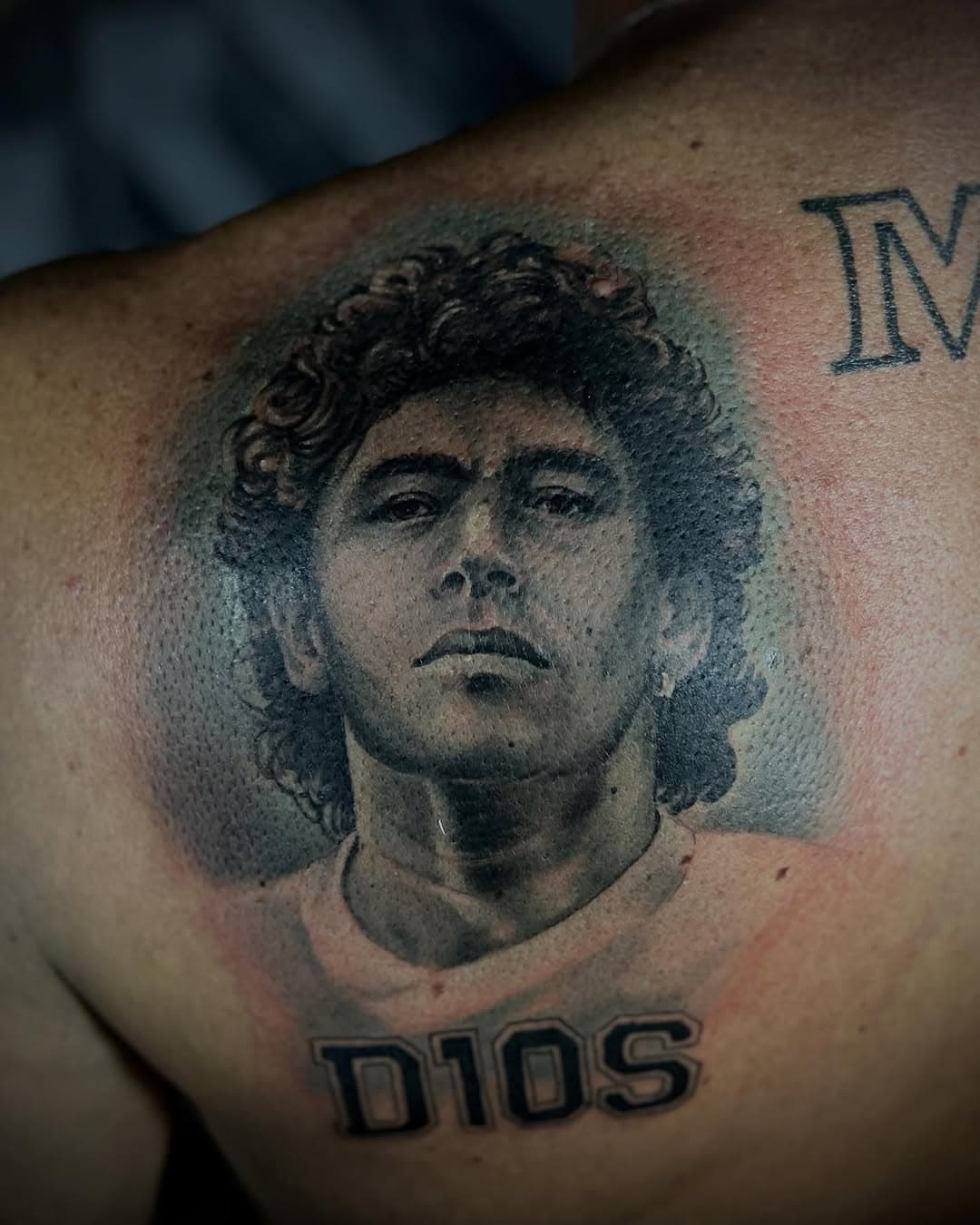 Portrait Diego 
•artist  @antoniosinagra 
#maradona #dios #napoli #fotball #napolicalcio #1926 #portrait #blackandgreytattoo #tattoo #tattooartist #tattooitaliamagazine