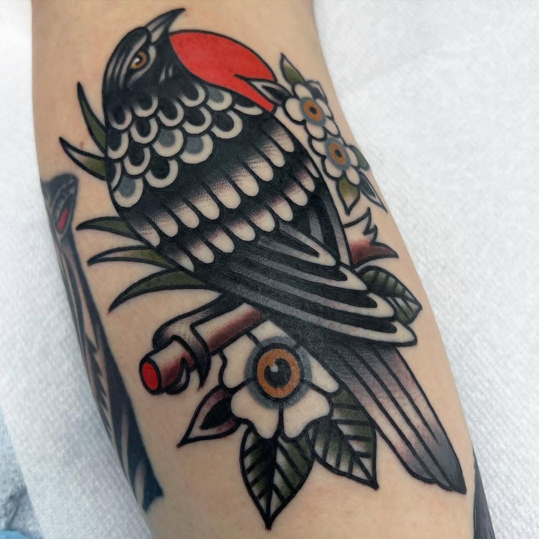 Non descript magpie done @genuine_electric_tattoo email me to swoop a tat : dereksayegtattooer@gmail.com