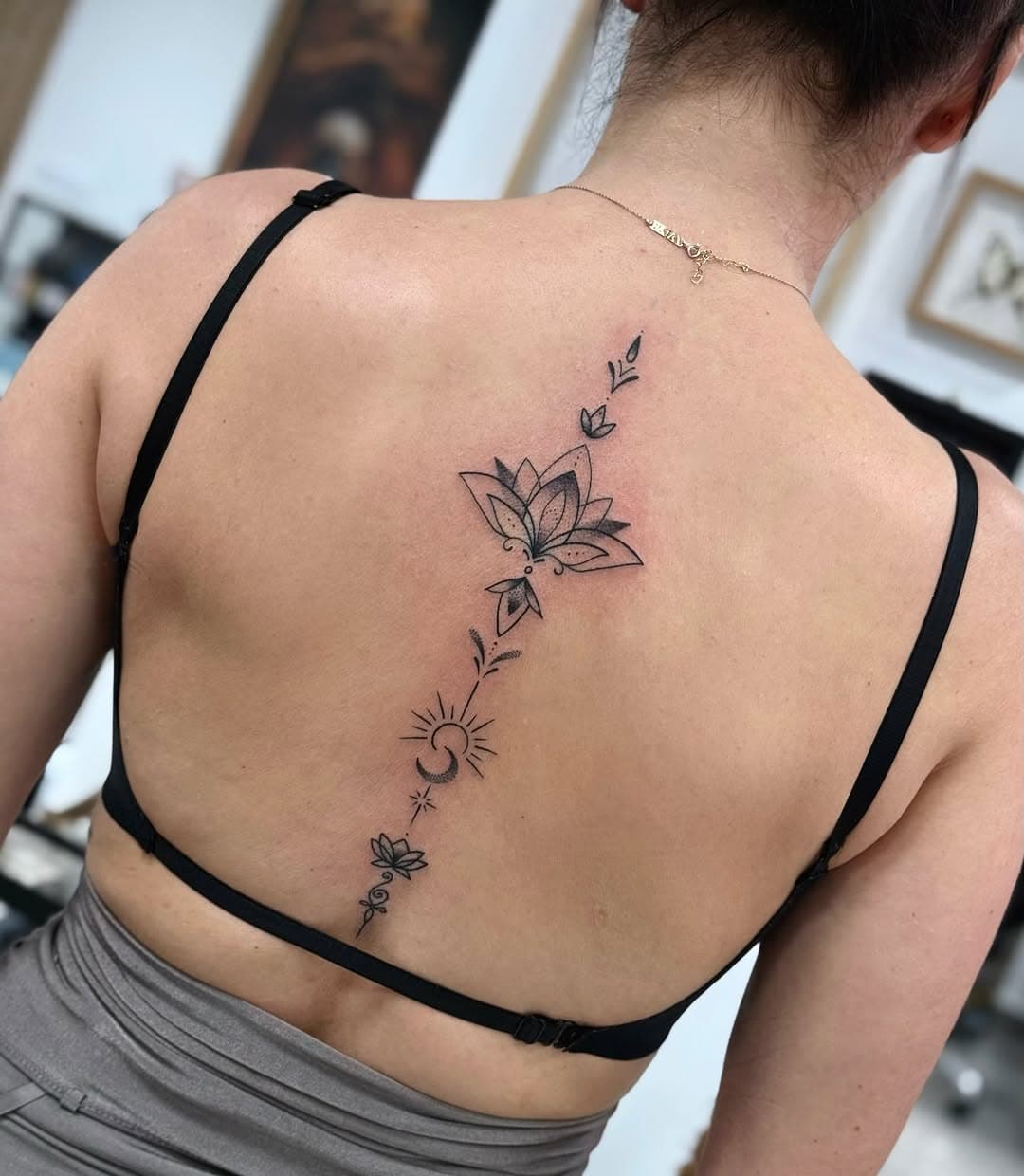 Tatuaż na plecach od @szymon_radzik ✨
Zapraszamy do zapisów 📩

#backtattoo #lotus #lotusflower #tattooed 
Tatuaż Gorlice