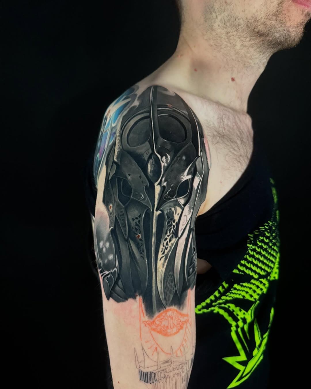 Anfang eines neuen Ärmels tätowiert von Mischa @misha_r_tat2 .
Kennt ihr diesen Charakter? 
.
.
.
.
.
#tattoo #realism #realistictattoo #tolkien #tattoostudio #tattoodüsseldorf #düsseldorf #tattoostudiodüsseldorf #tattooartistdüsseldorf #sauron #lordoftherings #popkultur #tattooköln #tattooduisburg #tattooratingen #tattooneuss #tattoomeerbusch #tattooleverkusen #tattoohilden #realistictattoo #inked #bng