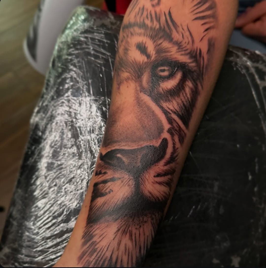 Tattoo realizzato presso
@tps_ex_mamma_perdono_
_tattoo

Parlami del tuo progetto
Info in DM -

#tattoolife #lecce #lion #liontattoo #blackandgreytattoo
#instatag #instatattoo #inkedmag #tattooinprogress
#leone #leonetattoo #blackandgreyink #lion
#liontattoos