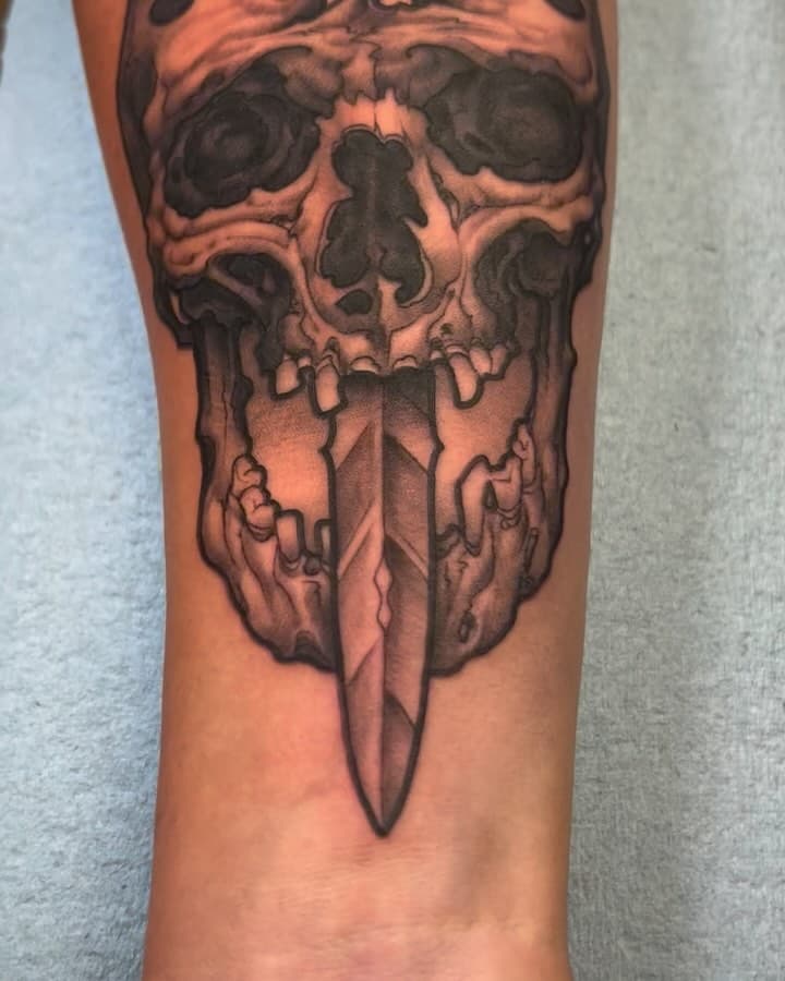 #tattoo #forearmtattoo #armtattoo #skull #skulltattoo  #skullanddagger #skullanddaggertattoo #craneo #blackandgreytattoo #tattoos #calavera #tattoosleeve #tatuajes #blancoynegro #massachusetts #leominster #leominsterma  #carloslopeztattoos