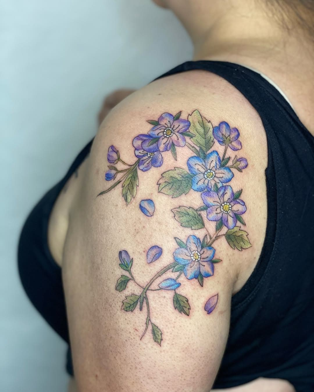 • f l o r a l •

Floral delicado feito esses dias. Curto muito esse estilo de tattoo e é sempre um desafio à parte, pois parece fácil mas não é. 😆

Obrigado a todos que acompanham aqui e e aos novos seguidores, sejam mais que bem vindos! ✨

@scorpionstattoostudio 
@mist.tattoos 

#tattoo #floraltattoo #floral #cerejeiras #folhagens #tatuagensdelicadas #flashtattoo #inked #saopaulo #marilia