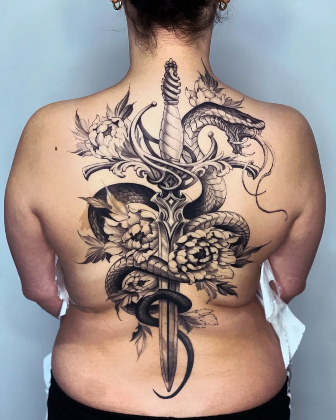 Tatouage dorsale cicatrisé de toute part 
Merci pour ta confiance ! Un vrai kiffe ce projet !! 

#snaketattoo #inkedgirls #backtattoo #floraltattoo #alsacetattoo #frenchtattoo