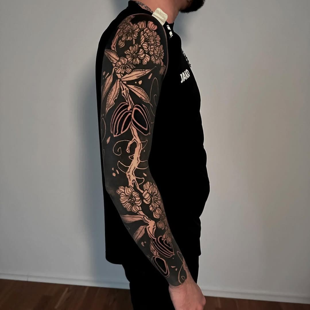 .[🥜☀️🌳].

ALLMOND
• blackwork sleeve •

• definitely touch ups needed - filling almost one year old
• on one of my best friends @drum_n_dave 

swipe to see his other #abstract blackwork sleeve also done by me 2 years ago
done @atelier.obscura.nbg 

#tattoo#tattoos#tattooart#tattoowork#tattooartist#tattooed#ink#inked#skinart#ttt#sleeve#sleevetattoo#tattoosleev#tattoosleeves#blackwork#blackworktattoo#blackworksleeve#allmondtattoo#naturetattoo#tattoogermany#germanytattoo#tattoonürnberg#nürnbergtattoo#ilovemyjob#ilovemyclients