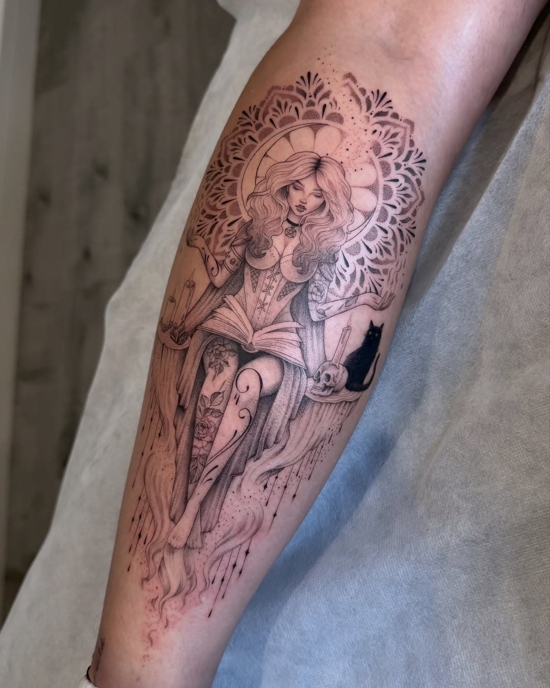 Yesterday I spent my day tattooing this, something a little different to my usual, with a constant pounding headache.. I posted the finished piece on my story literally passed out, woke up at 3am with my phone blowing up lol. Never have I ever experienced this many replies to a story on this Instagram account 😅🥹!!

Thanks for all the love guys! Can’t believe the response of appreciation. It was super fun to step out of my comfort zone and challenge myself to a new style, I’d love to continue experimenting which this kinda style too! 🥹 so if you’re into it.. hit me up 💖

Also shoutout to my client who’s as tough as nails. Who also doesn’t have social media, but the universe continued putting her on a path where she kept meeting people I had tattooed, so eventually she asked her friend to help her reach out online and here we are, making magical witchy goddess’ ❤️‍🔥 .. was clearly menna be! haha ☺️✨

(I was struggling to get a good pic without a fat glare as always 🥲 so most the pics the lighting isn’t good unfortunately.. any tips pls help ya girl out 🫶)