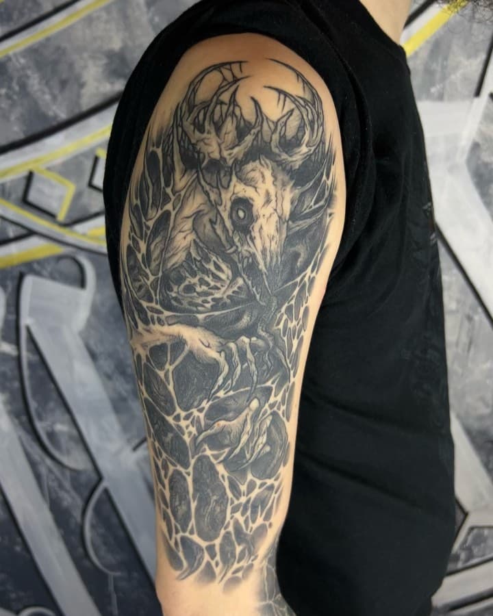 🩸Il sonno della ragione genera mostri ☠️
Guarito
Eseguito da @art_room_tattoohouse 

•Info&Booking :
DirectMail.
3491335184.
claudiomarino88@gmail.com

#darksouls #deer #deertattoo #losthumanity #blacktattoo #tatuatoriitaliani #illustration #blackraven #tattooing #darktattoo #ink #inked #nerdtattoo #southitaly #tattoolife #kwadron #bishoprotary #darksiders #dark #blackwork #italy #inkaddict  #inked #tttism #horrorvacui #deerskull