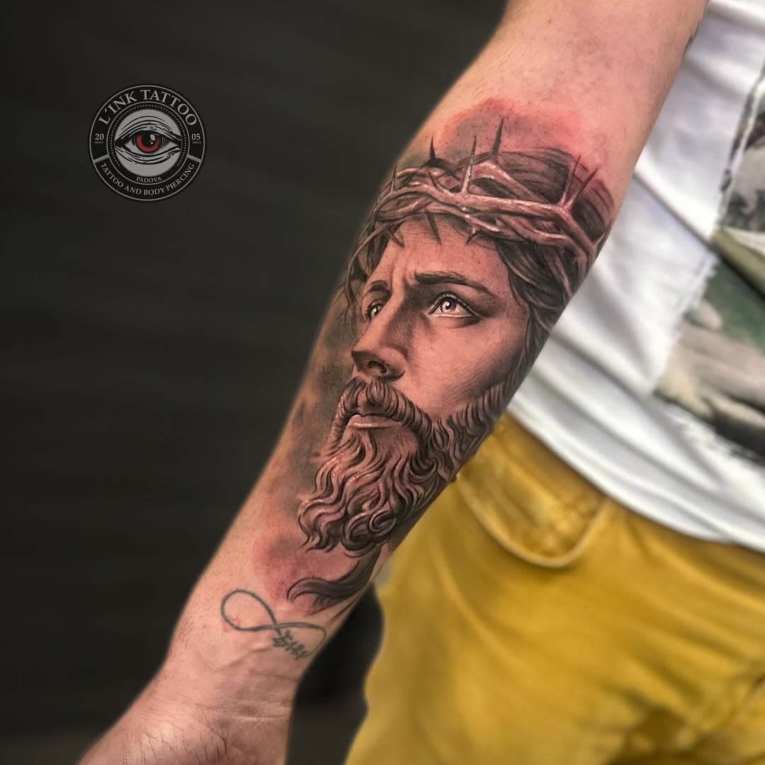 Jesus Christ black and grey tattoo by our special guest @spinellicarlos 
•
•
•
•
•
•
•
•
•
#jesus #jesuschrist #tattoo #tattooart #gesù #cristo #jesuscristo #padova #italia