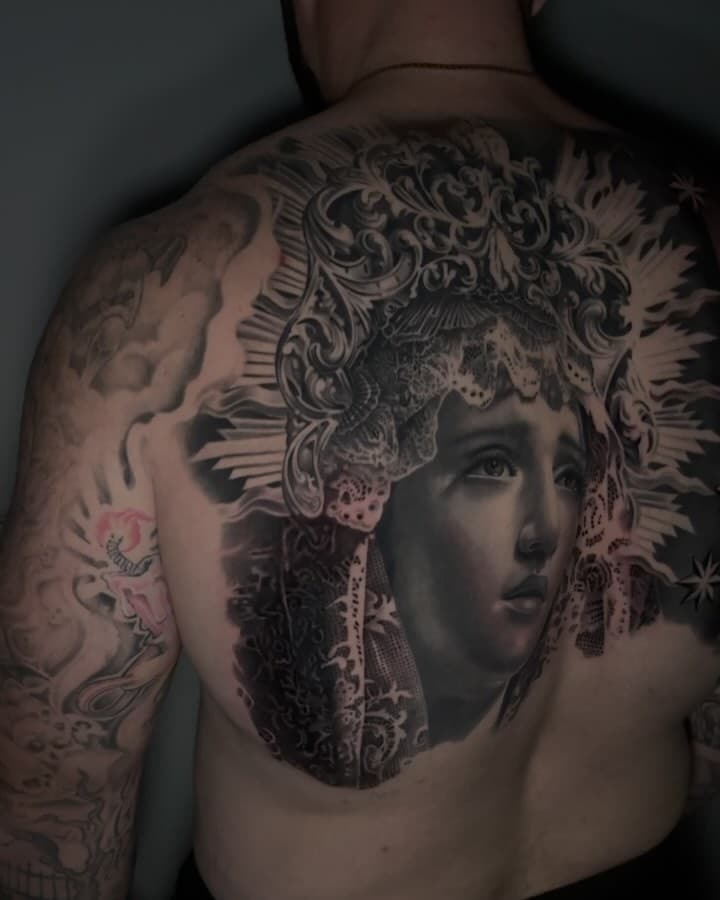 Moving along on this backpiece, starting the bottom next session. We have a pretty cool concept for it I’m excited to show you guys!  To book an appointment for February March April, hit that link in the bio, or shoot me a DM, looking to do some statement pieces this year. The giveaway is still going strong if you guys want to enter, check out the post for directions and best of luck! DRAWING WILL BE ON DECEMBER 16th