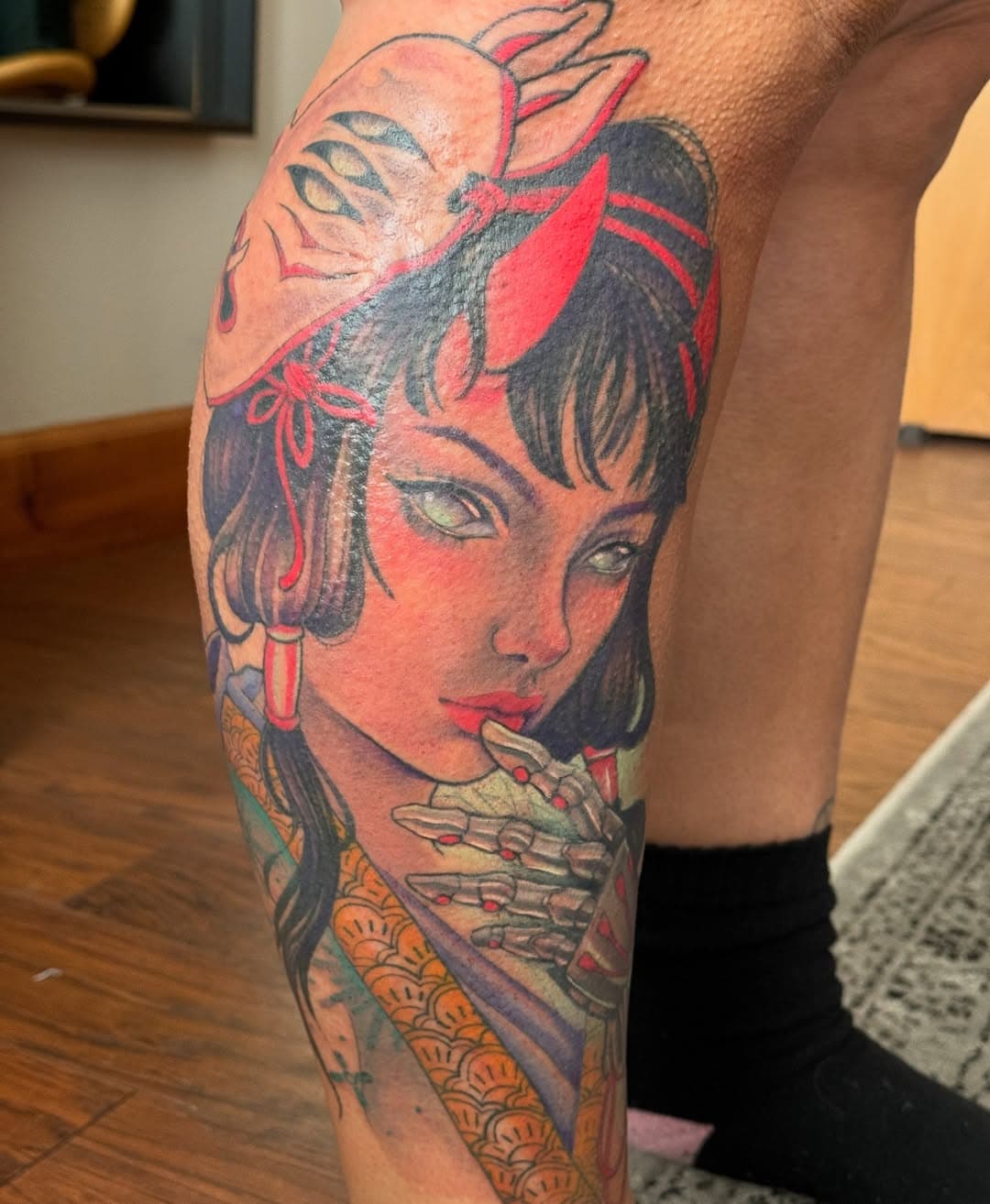 I want to tattoo more stuff like this please!!! Sorry for the glare 😎