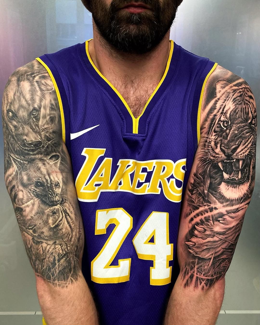 Hyenas healed, tiger fresh! Done in #dublin at @colourworks_tattoo . Thanks again @pony_282 🙏
Orçamentos inbox ou WhatsApp 19 98931-1879 
.
#tatuagem #tatuagens #tattoo #tiger #tigertattoo #tigertattoos #tigers #lakers #lakersnation #lakers4life #kobe #kobebryant #tatuagemfeminina #tatuagemmasculina #tatuagemrealista