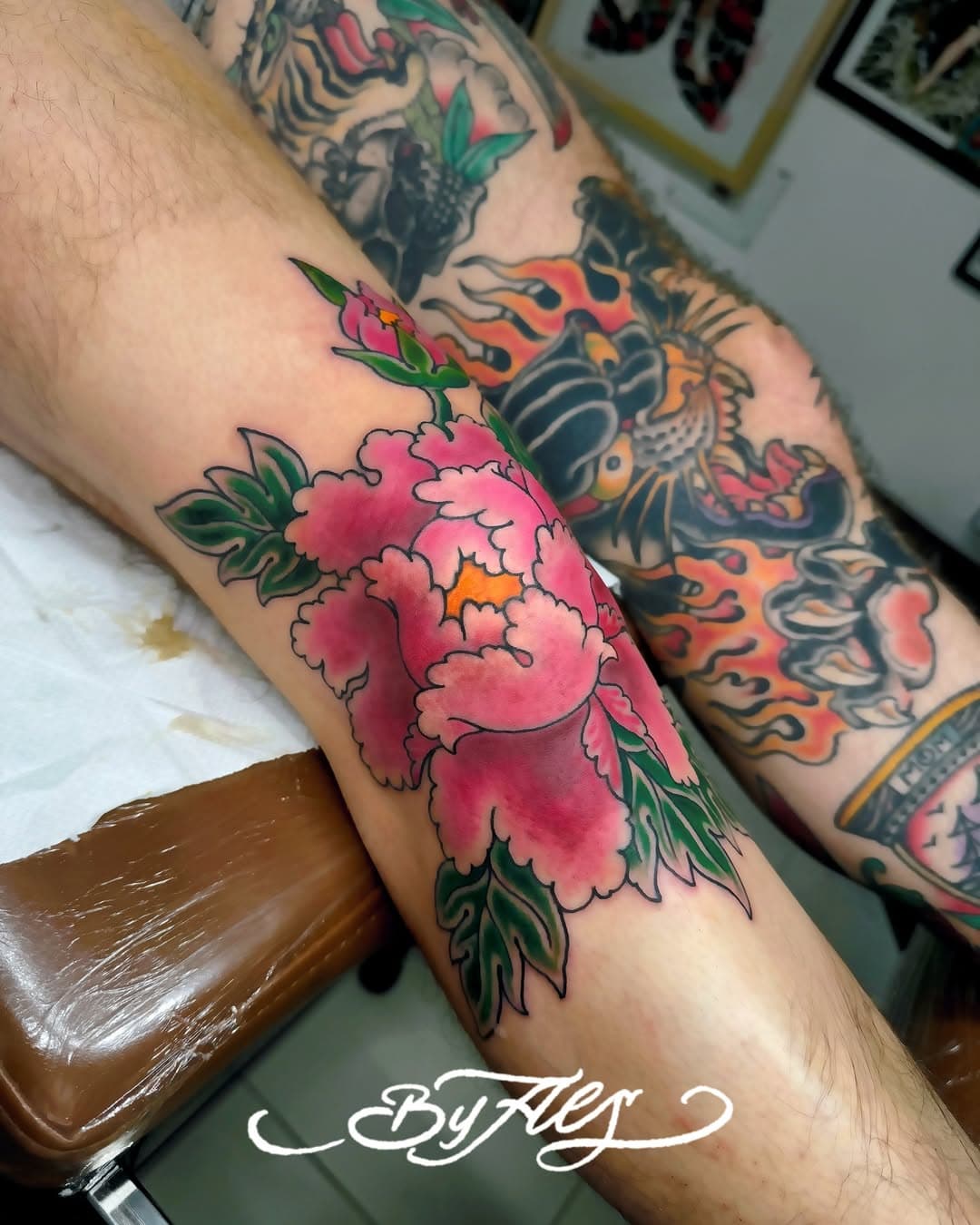 KNEEs MADE‼️
.
Done on my man Alessio!
Grazie come sempre per la tua piena fiducia!
.
Eseguito al @supreme.tattoo_byals 
.
X INFO E APPUNTAMENTI:
☎️3497047546
📩info@supremetattoo.it
.
.
.
#tattoo #tattoos #tat #ink #inked #envywear #tattooed #tattoist #coverup #art #design #instaart #instagood #sleevetattoo #handtattoo #chesttattoo 
#photooftheday #tatted #instatattoo #bodyart #tatts #tats #amazingink #tattedup #inkedup #perugiatattoo
#alstattoo #traditionaltattoo #italy