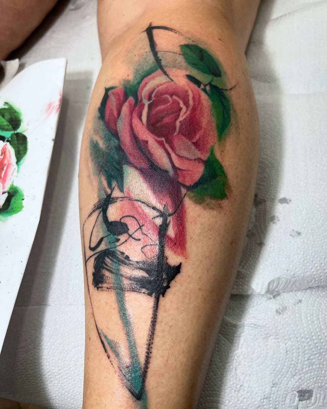 A Alba escolheu se presentear com essa tattoo, no seu aniversário de 60 anos. Primeira tatuagem dela. 
Foi um prazer tatuar você! Até a próxima 
🌷💚