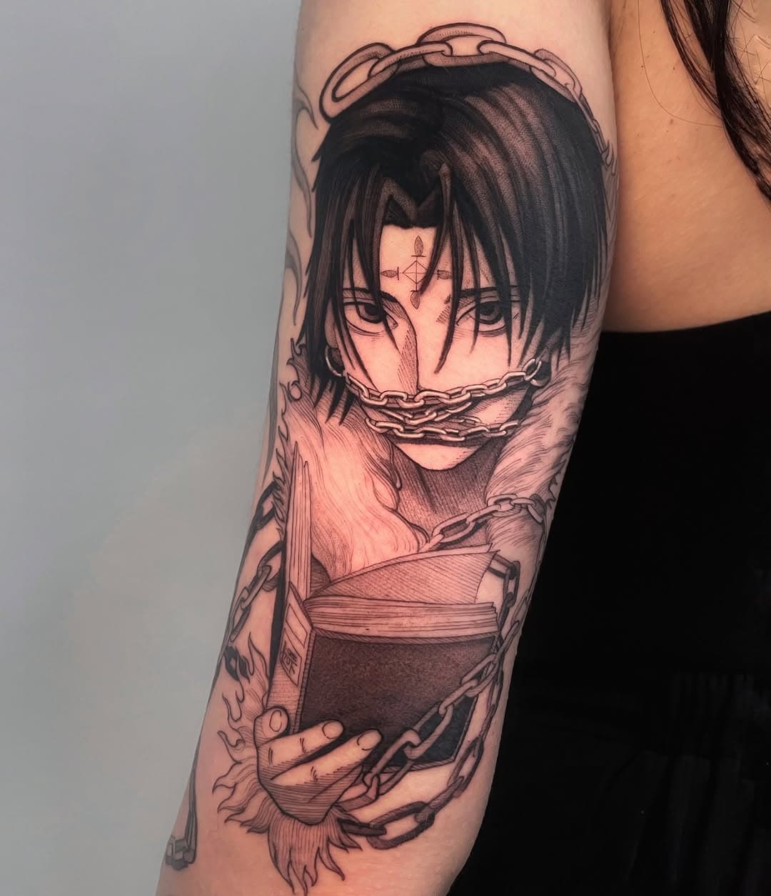 •Chrollo Lucifer• 

“Acredito que temos uma alma. Quero realizar o desejo do meu amigo morto... de causar estragos”

Uma versão diferente deste personagem que curto muito, com as correntes que o Kurapika coloca nele, porem com seu livro bolado né, não tem como o homem é o homem 🕷️🥲

Esta foi para a Maria que me deu total liberdade e aguentou firme e forte durante a sessão (ela até dormiu tatuando hehe) 
___________________________________
A agenda de Fevereiro/ março está aberta galera, o link para a agenda está na bio do perfil
___________________________________
#tattoo #tattoos #anime #manga #black #blackwork #blackworkers #blackworksubmission #blackart #hunterxhunter #hxh #chrollolucilfer #kurorolucifer #geneiryodan #tattrx #gamer #videogame #videogametatts #otaku #otome