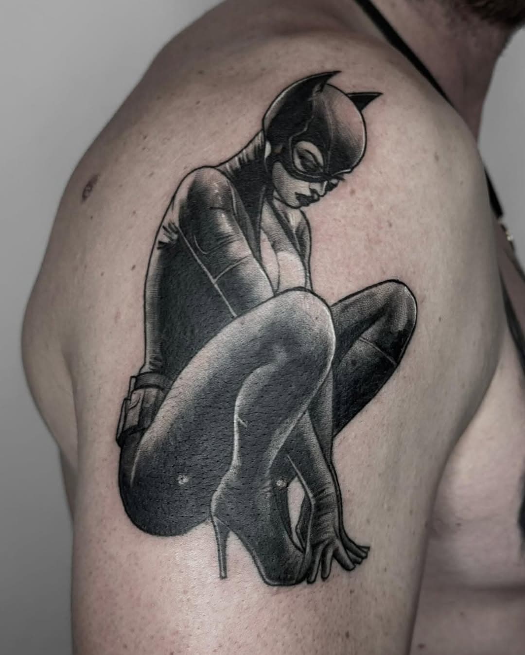 That was a lot of fun! more like this please 😍 #tattoo #ink #berlin #realism #neotraditional #blackngrey #dccomics #dc #catwoman #celinakyle