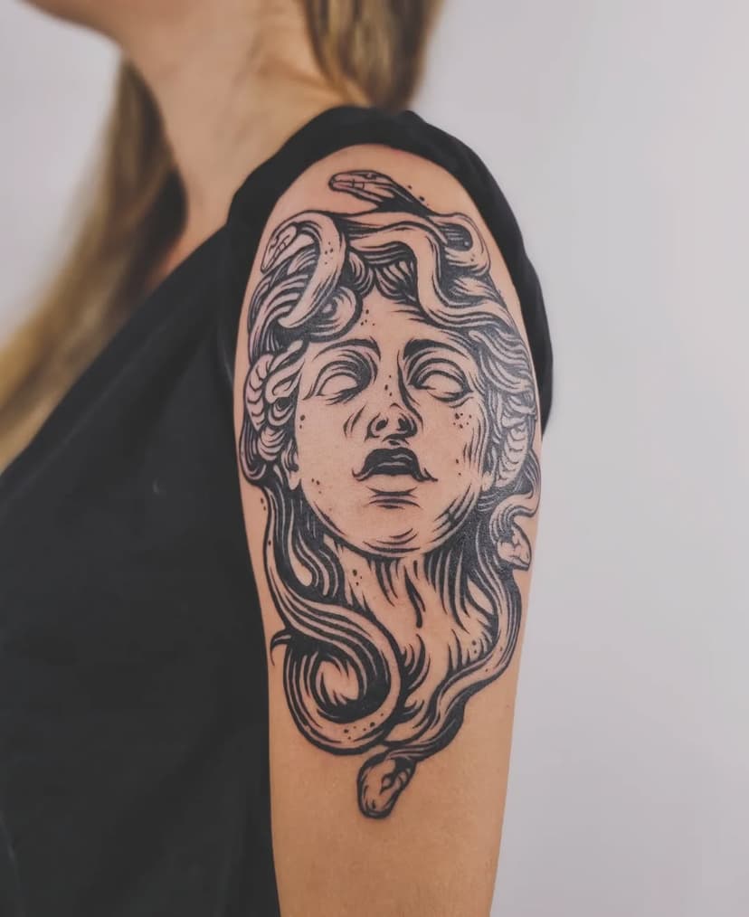 Thanks Adriana 🙌 🇧🇷 done at @studiolewareka 🖤

#tattoo #ttt #blackworker #graphictattoo #lineworktattoo #linework #engravingtattoo #woodcuttattoo #medusa #medusatattoo #mythologytattoo #mythology #polandtattoos #wroclawtattoos #studiolewareka