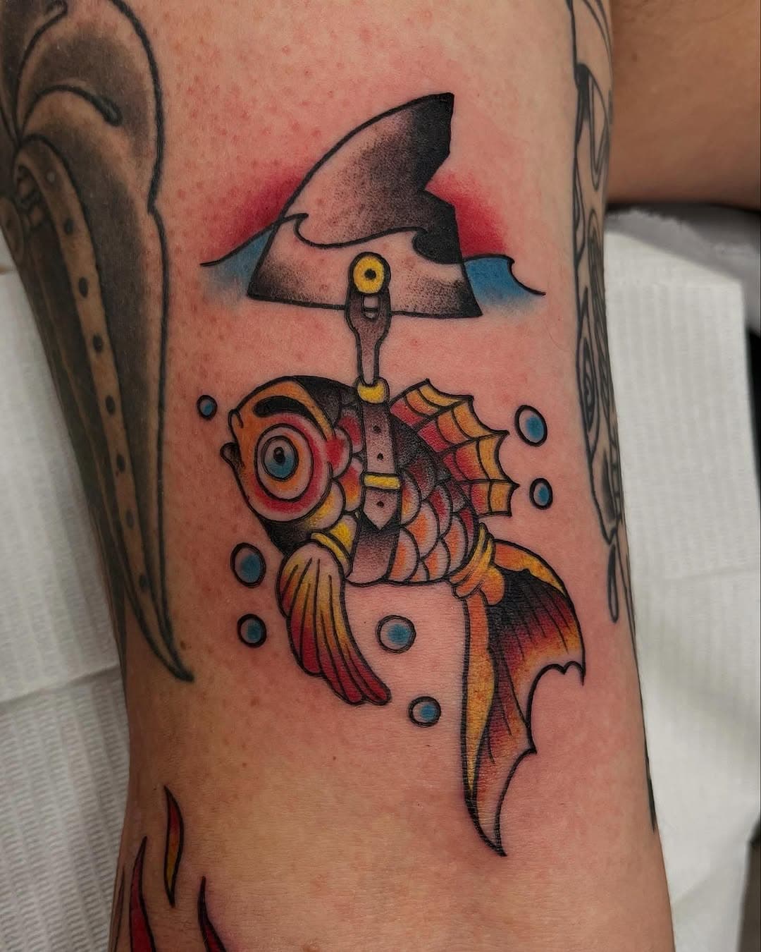 A gorgeous traditional fish tattoo by Joe! 

#musetattoo #muse #musetattoopalmyranj #musetattooandbodypiercings #fishtattoo #traditional #traditionaltattoo #joestattoo #joestattoos #tattoostudio #tattooshop #palmyra #broadstreetpalmyra #bookwithus #bookaconsultation