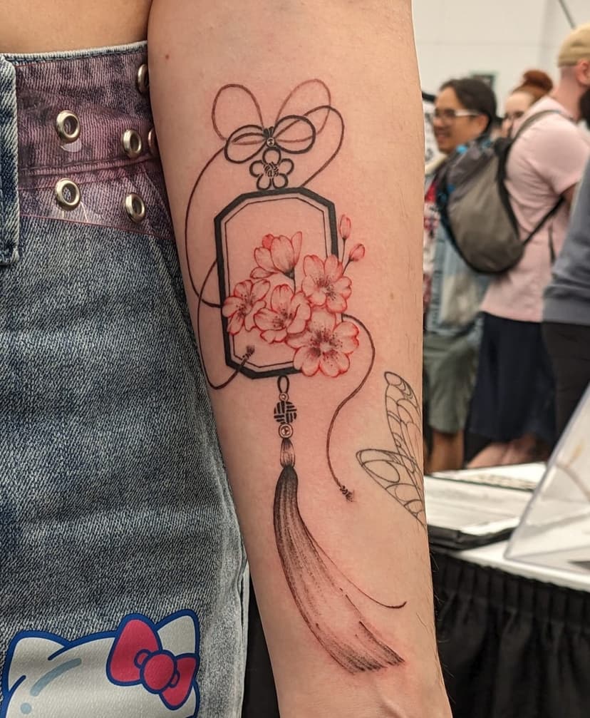 Cherry blossom charm and tassle by @tatie.ink

@cloudserpentstudios