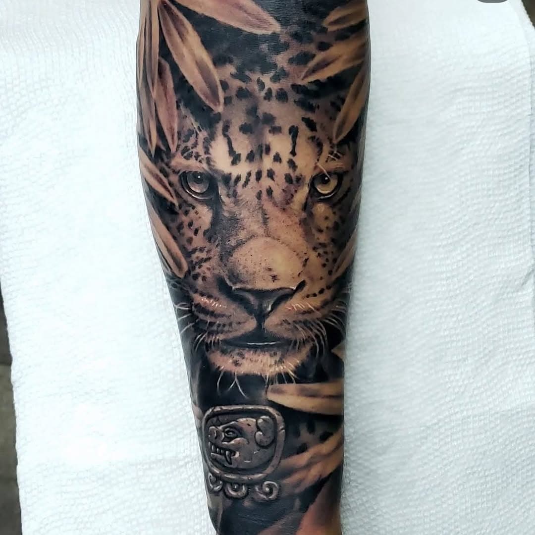 Done by Steelo @steelo.tattoos DM or email oceanfronttattoo@gmail.com for appointment #jaguar #jaguartattoo #venice #blackandgreytattoo #venicebeach #santamonica #losangeles #hollywood #culvercity #tattoo #tattoo #la