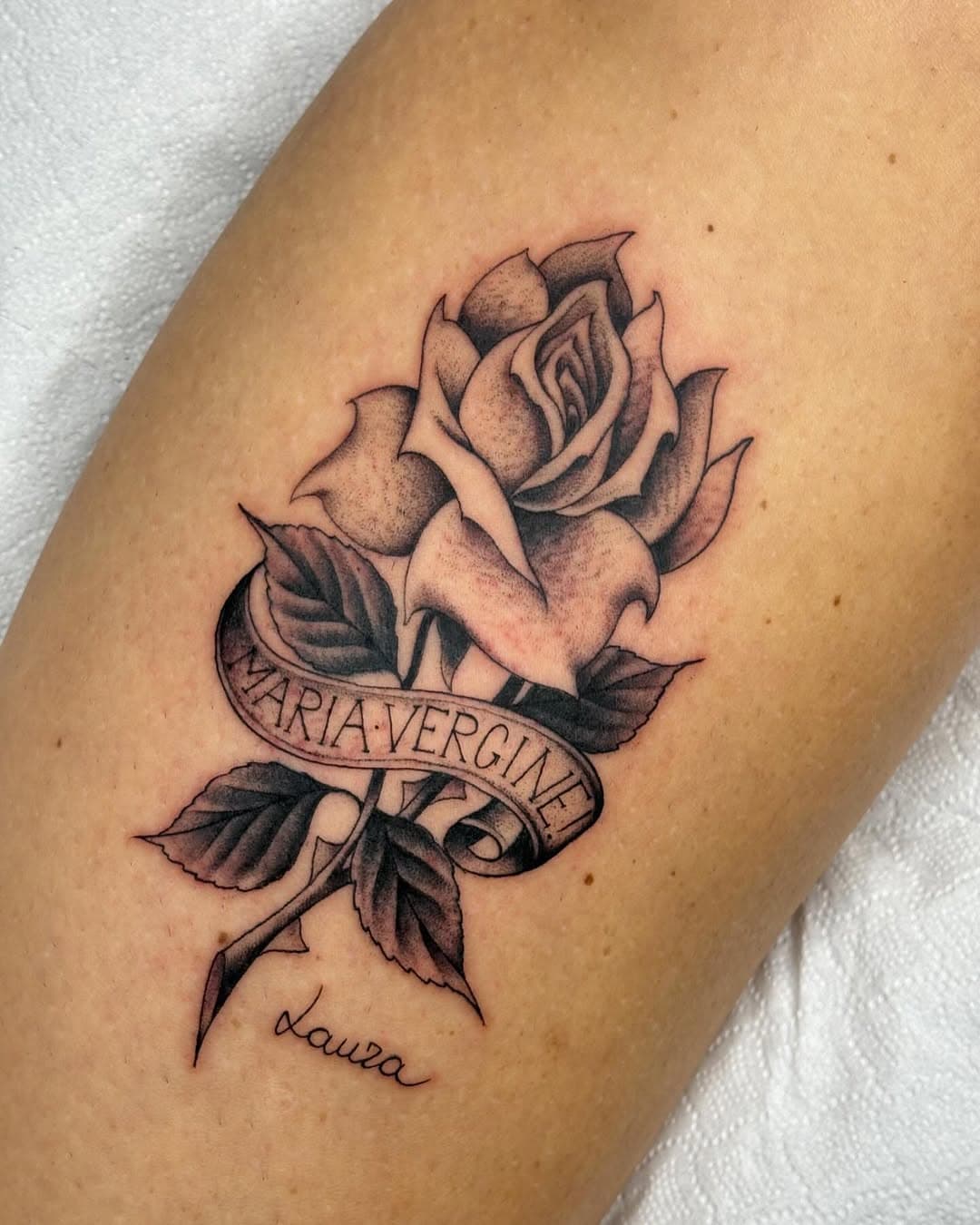 Sponsor by:
@lateliertattoosupplyroma @tattoo_supply_roma___ 
-
Appuntamenti disponibili per Gennaio
-
Info in Dm
-
#rose #mariavergine #tttism #traditionaltattoo