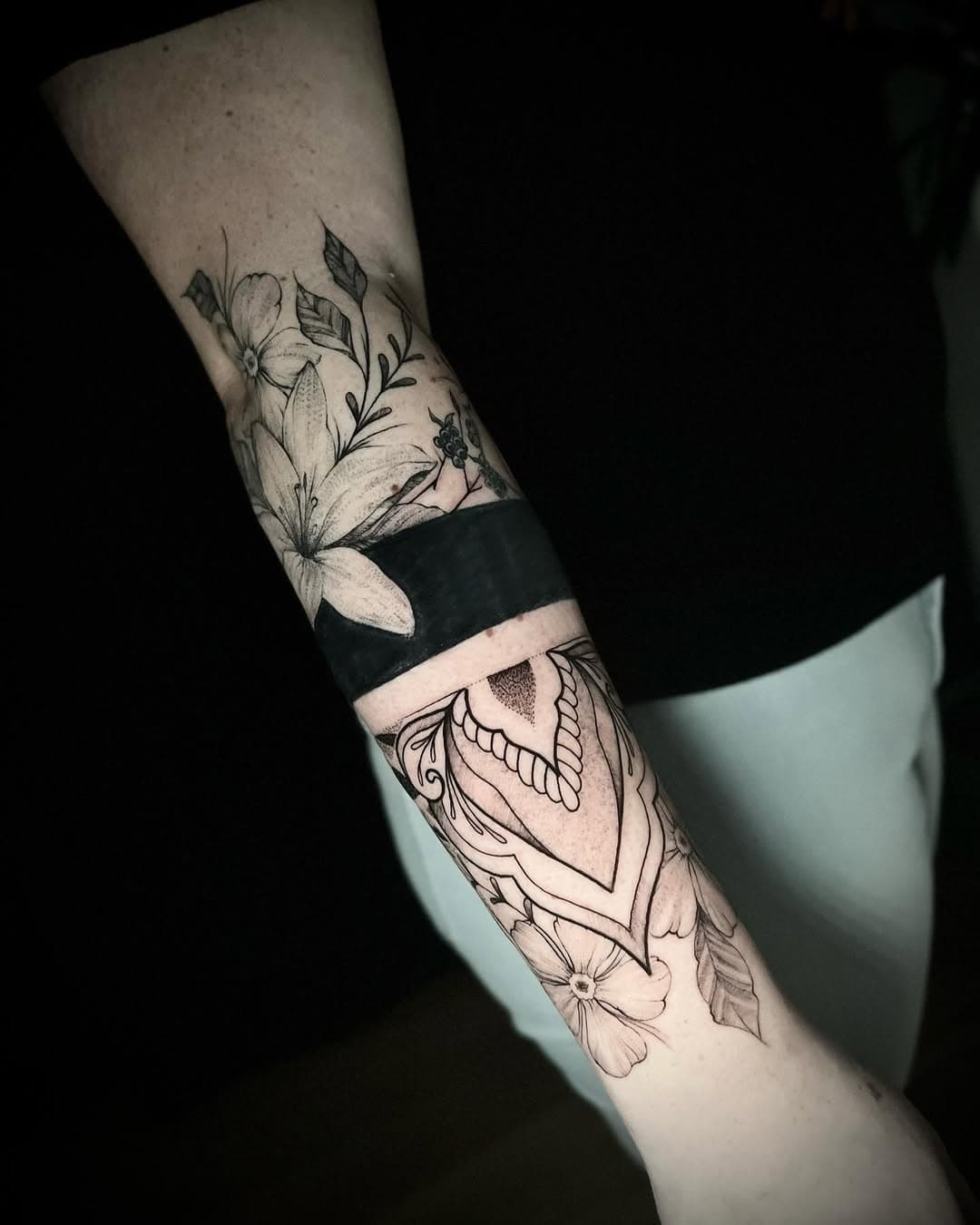 Merci Marine pour ta confiance.

👉🏻✉️ ben.asanohink@gmail.com
#dotwork #lilletattoo #tatoueurlille  #tattoo #tatouage #blackwork #tattooart #benasanohink #darktattoo