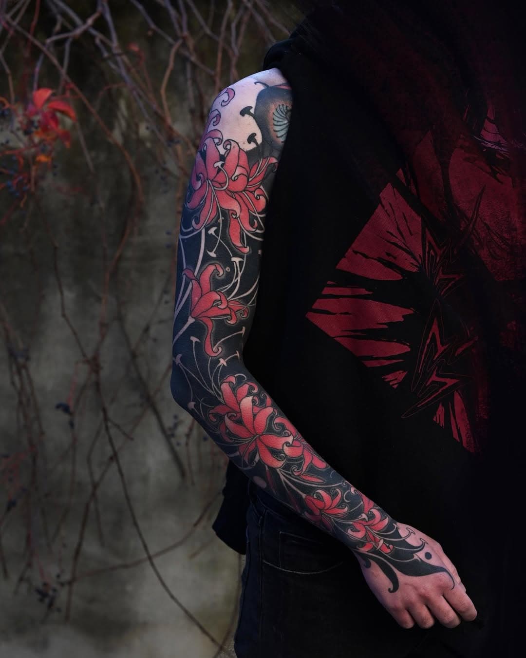 𝑆𝑝𝑖𝑑𝑒𝑟 𝐿𝑖𝑙𝑖𝑒𝑠 full arm for Francesco.
Healed, freehand.
done at @atf_tattoo 
-
#tattoo #tattoos #flower #flowertattoo #spiderlily #spiderlilytattoo #black #blackarm #blacktattoo #blacktattooart #dark #darkart #darkartists #blackwork #blackworkers #neotraditional #neotraditional #neotradeu #tttism #angelobarulli #darkornaments #ornamental #ornamentaltattoo