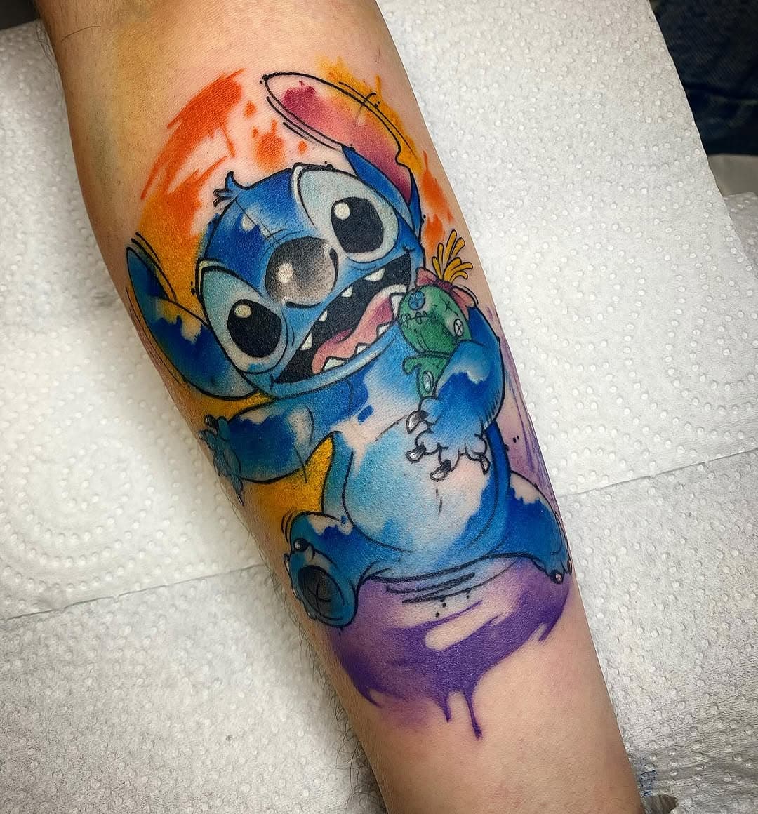 STITCH🎨 @theironstattoo  with @wos_tattoo_equipment #chromatattooink #barcelonatattoo #neotradsp #bodyart #inked #fullcolortattoo #terrassa #terrassatattoo #tatuaje #dermagloink #tattoo #newtraditionalist #wostattooequipment #solidtattoos #fillertattoos #stencilstufftattoos #tattoodesign #addictedink #spaintattooartist #colors #drawink #tattooideal #truelove #tattooartist #barcelona #solidink #disneytattoo #stitch